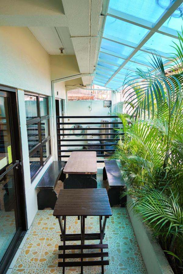 Tarasa Hostel Pasay Exteriör bild