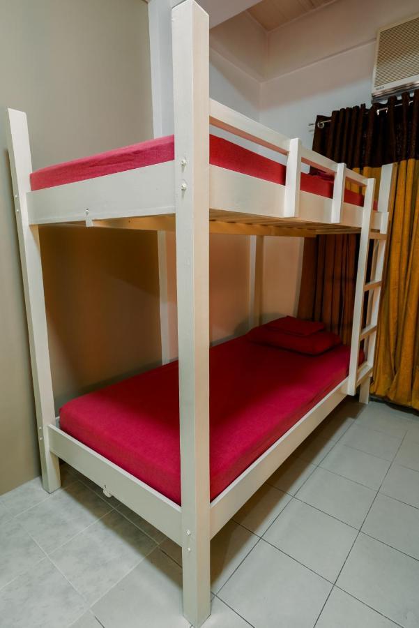 Tarasa Hostel Pasay Exteriör bild